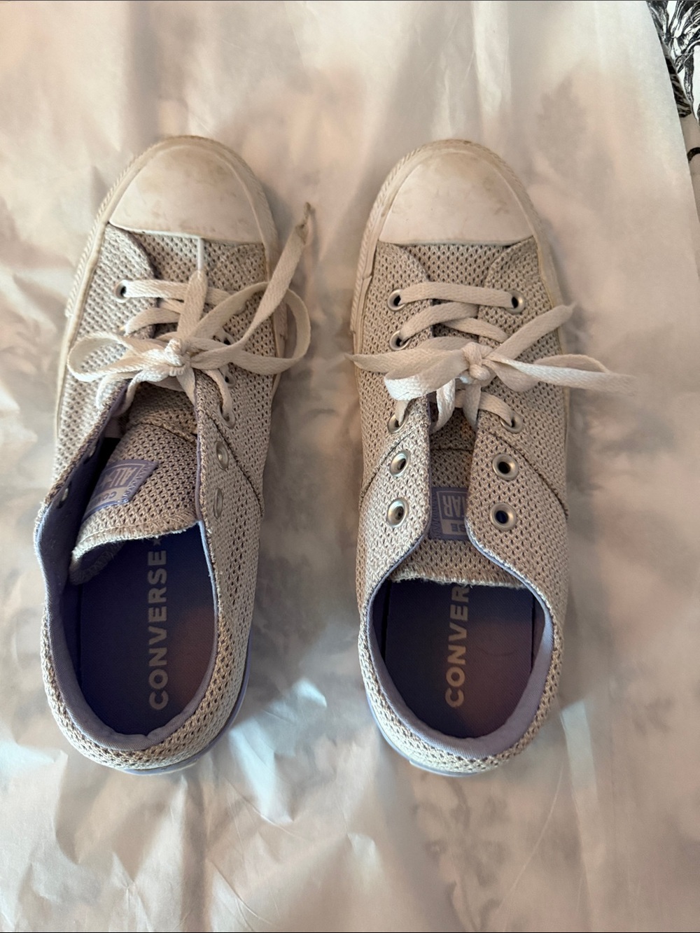 Converse Kids Low Top Mesh Sneakers in Light Gray and White